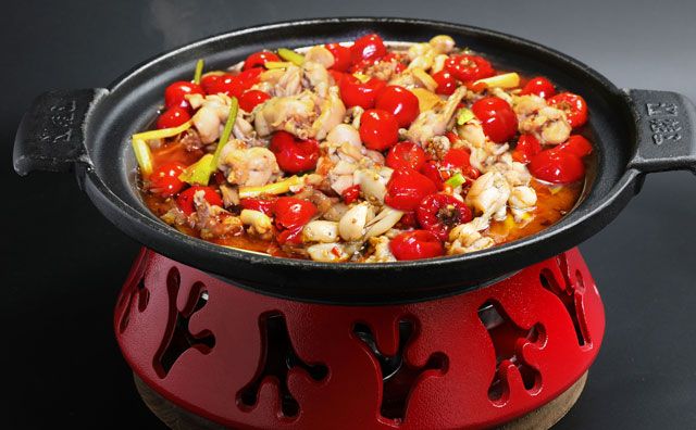 蛙三泡椒牛蛙，霸道食材霸道味，蛙三就是酸辣爽