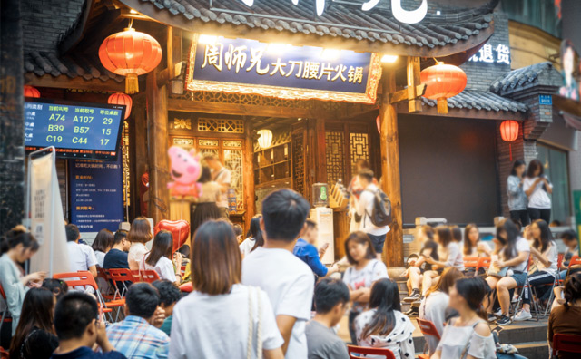 周师兄大刀腰片火锅，每月排队6000桌以上