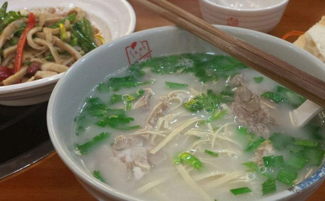 小学门口适合开羊汤馆店吗