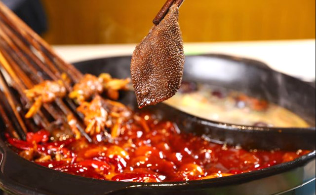 选择串串香品牌加盟时要擦亮眼睛