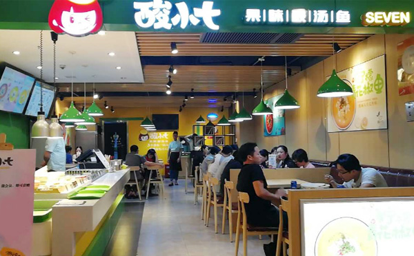 酸小七果味酸鱼汤，开一家火一家，家家排队