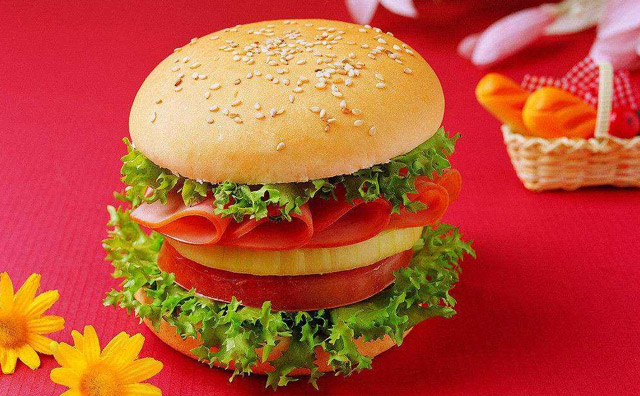 唛乐滋汉堡，中西合璧多店合一