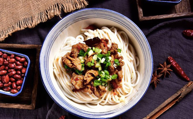 开个卤粉店要投资多少钱，真的没有那么高