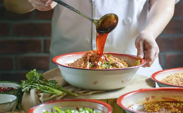 不是外人干拌冒菜，川式干拌冒菜领导者品牌，引领冒菜新吃法