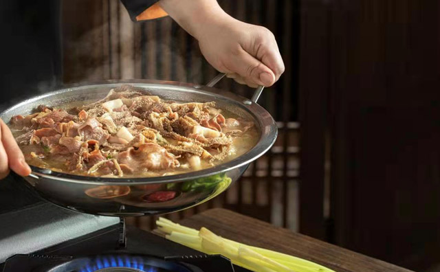 马三妹跷脚牛肉，美食风貌，色香味俱全