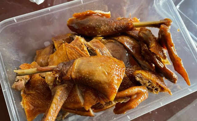 午坊街腊香卤鸡，腊香卤味成为家庭餐桌首选