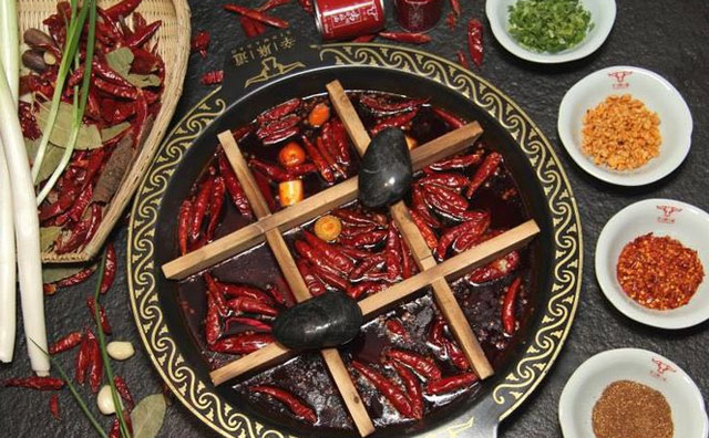 辛麻道老火锅，味道不好，当场砸锅