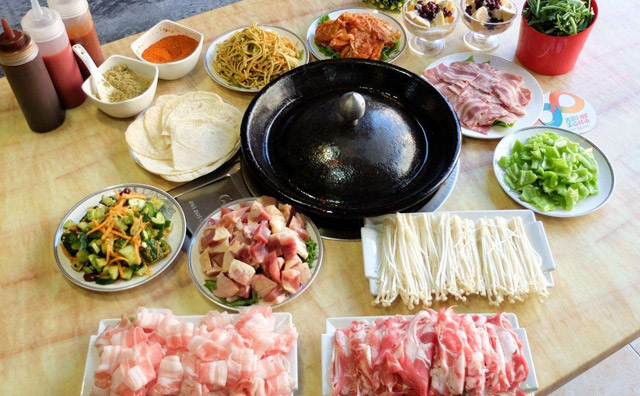 铁帽烤肉，风格不是梁山的特色，食材和味道才是