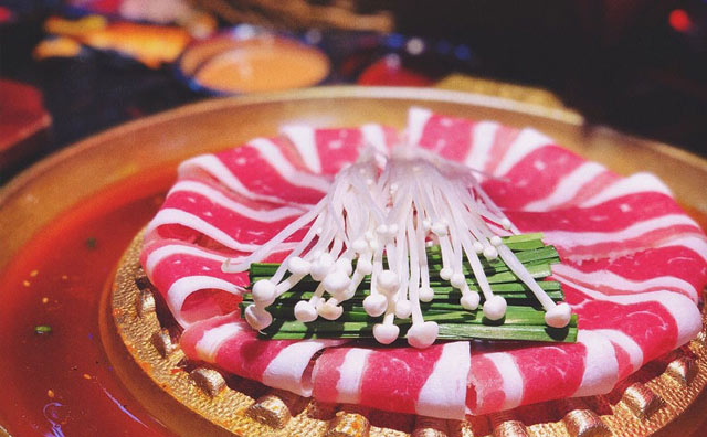 小牛哈尼章鱼水煎肉，一锅两吃的水煎肉