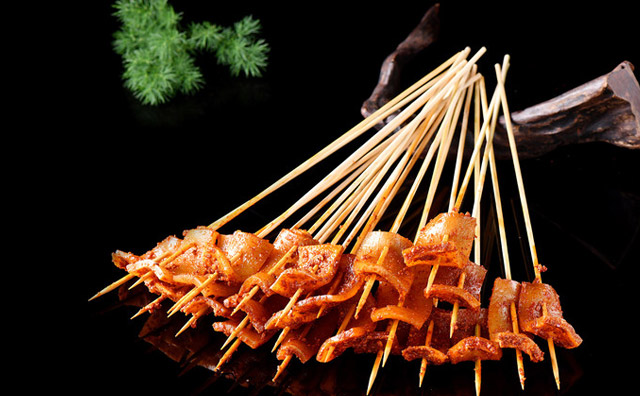 开个串串香店做什么活动比较好