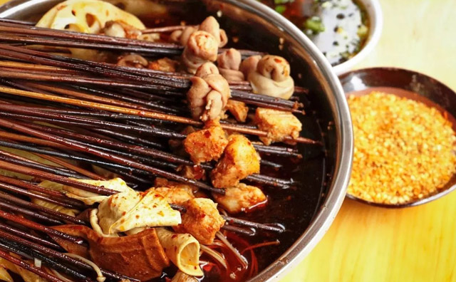 串串香加盟店选址技巧分析，创业者需要注意这两点