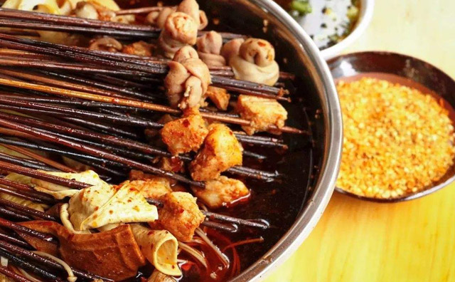 串串香店巧用创新技巧，轻松吸引顾客眼球