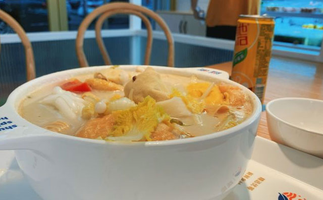 选择高性价比的餐饮项目，蔬是麻辣烫加盟费多少？