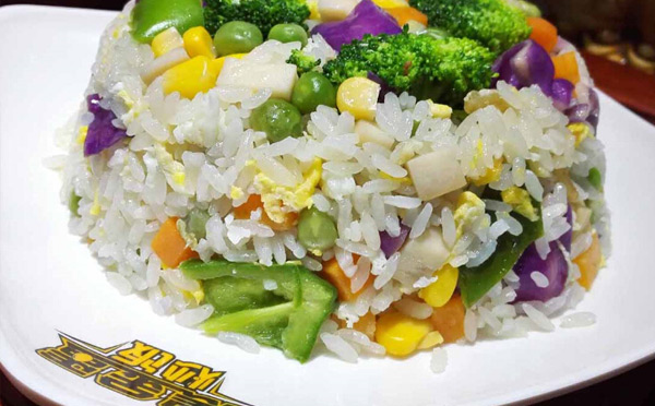 黑金蛋炒飯，配方特有口味嗨翻食客味蕾   