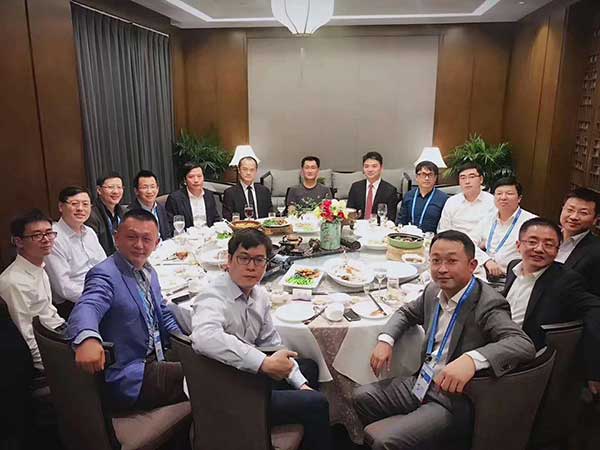 丁磊饭局第四次开餐 饭局成互联网大会标配