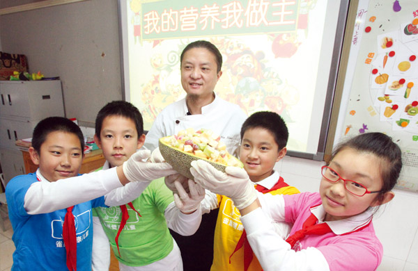 雀巢公司携手中国烹饪协会 走进育才学校庆祝世界厨师日