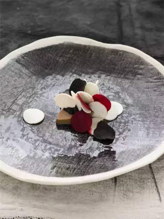 ����¶��ͷ�϶��