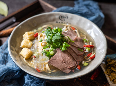鼎四方鲜牛肉大骨汤
