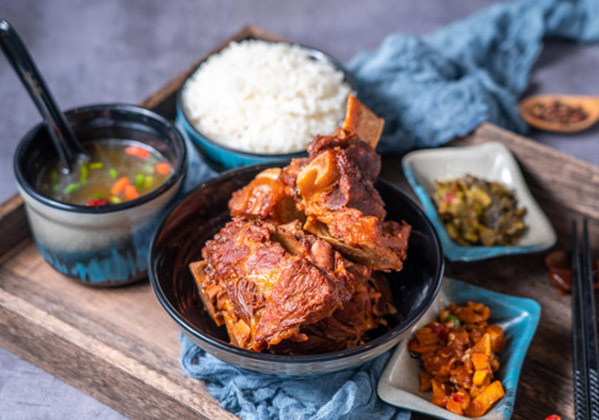 鼎四方鲜牛肉大骨汤